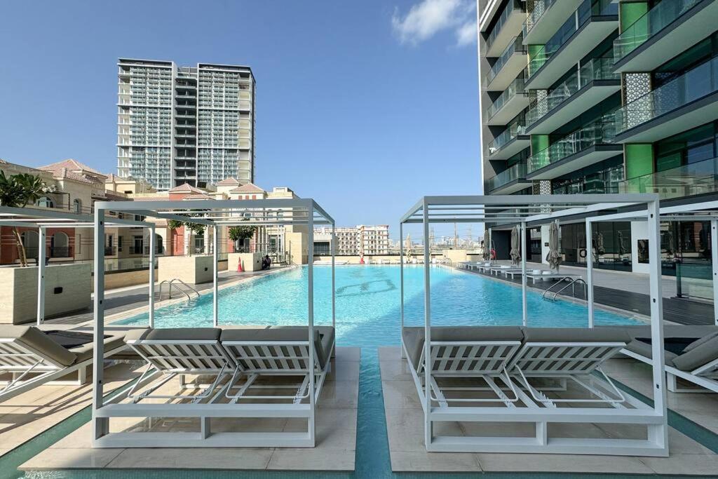 Apartment Spacious 2 Bedroom In Jvc With Pool & Gym Access *